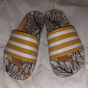ADIDAS Adilette Slide Ladies Size 6